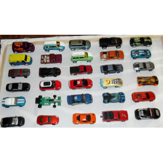 lot 91 véhicules voitures miniatures.