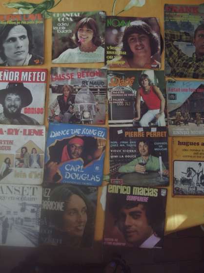Lot de 15 disques vinyle 45 tours