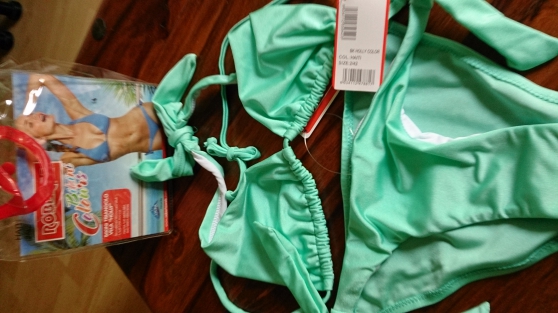 Annonce occasion, vente ou achat 'Maillot de bain bikini neuf vert tendre'