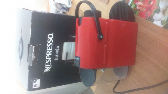 Annonce occasion, vente ou achat 'Machine  caf nespresso Inissia rouge'