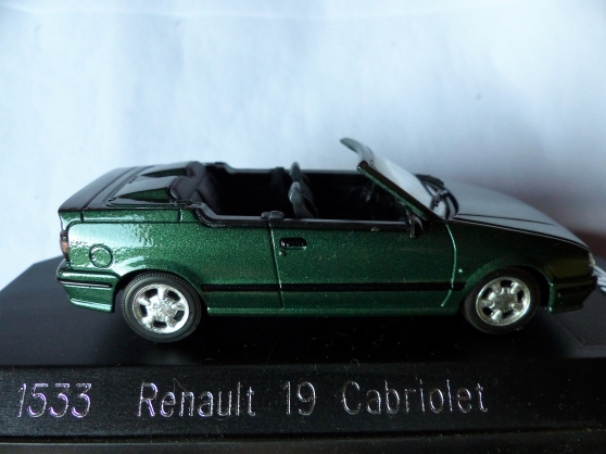 Annonce occasion, vente ou achat '2 miniatures RENAULT R18- R4 F4 SOLIDO'
