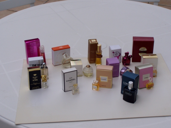 14 miniatures de parfum