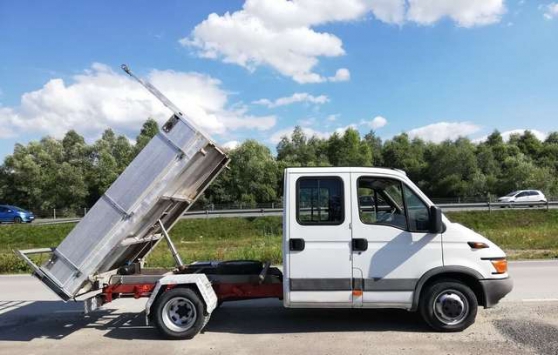 Camion benne IVECO 35c13 Daily Kiper