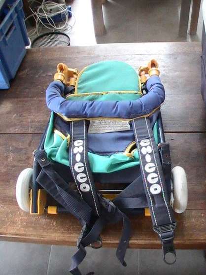 porte bébé dorsal chicco avec roulettes