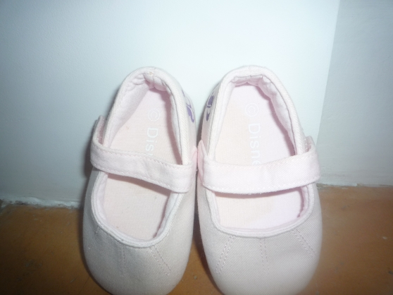 Annonce occasion, vente ou achat 'Chaussons fille taille 18'