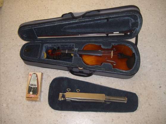 Annonce occasion, vente ou achat 'violon 1/2 + accessoires'