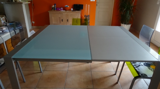 TABLE - Photo 3