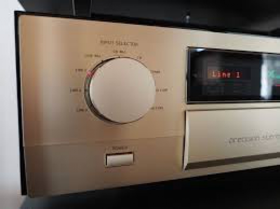 Accuphase C-2810