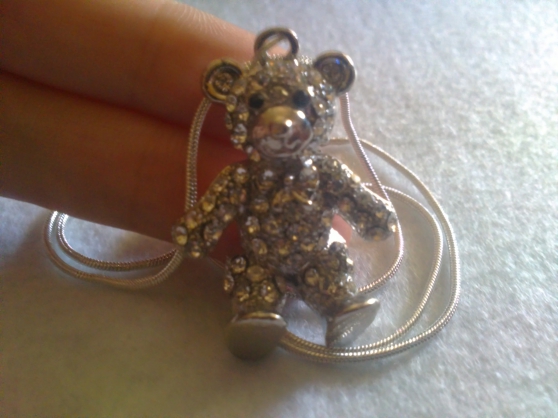 Annonce occasion, vente ou achat 'COLLIER OURS STRASS, CRAQUANT.'