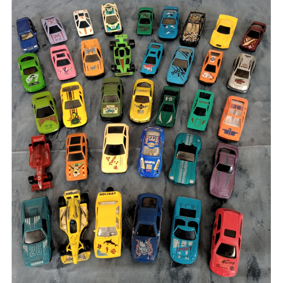 36 voitures miniatures
