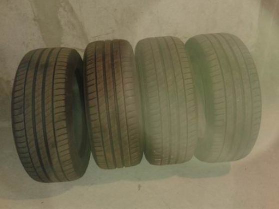 Annonce occasion, vente ou achat 'vends 4 pneus Michelin 215/55/R16 route'