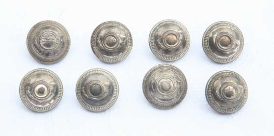Annonce occasion, vente ou achat '8 boutons anciens militaires bombes'