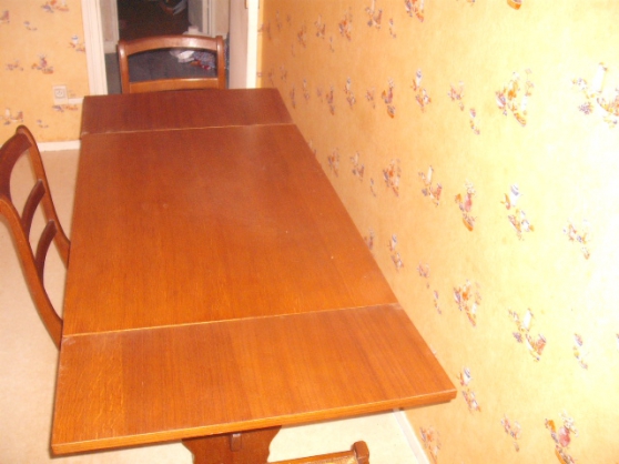 table de cuisine et 3 chaise