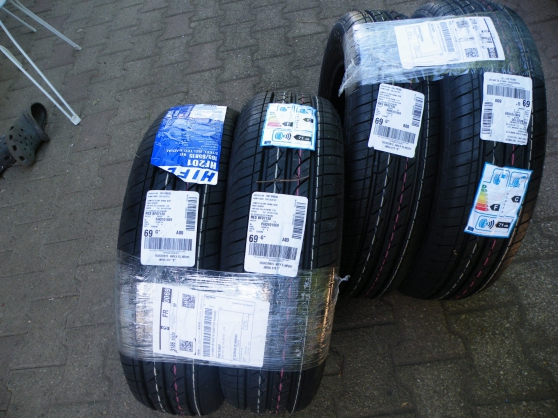 Annonce occasion, vente ou achat '4 pneus neufs 165x65x15 clio3...'