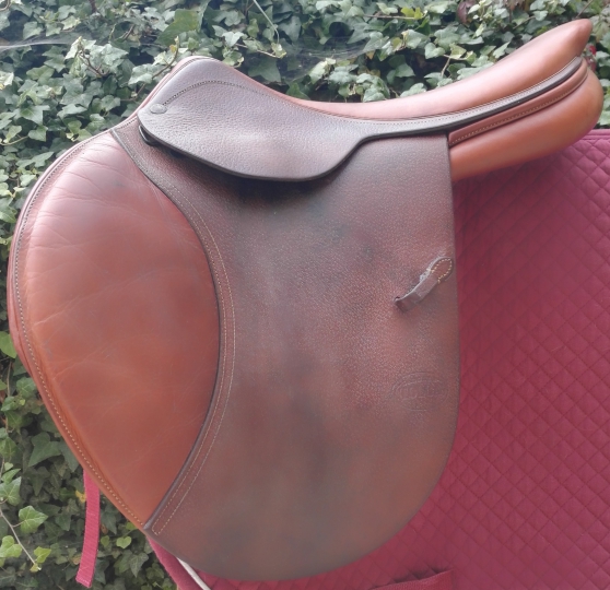 SELLE EQUITATION CUIR OBSTACLE 17.5