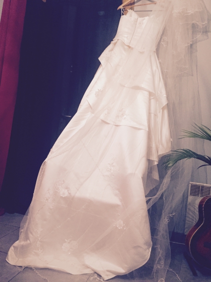 Annonce occasion, vente ou achat 'Robe de marie avec voile'