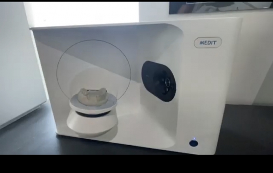 Annonce occasion, vente ou achat 'Medit T710 Tabletop 3d dental scanner'