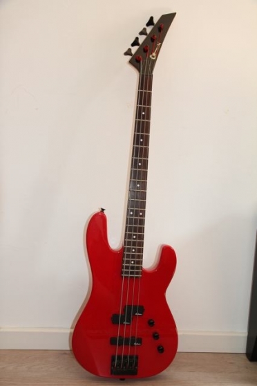 Guitare Basse Charvel Rouge