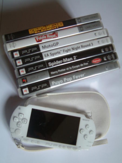 Annonce occasion, vente ou achat 'PSP SONY 1004 blanc + 5 jeux + 2 films'