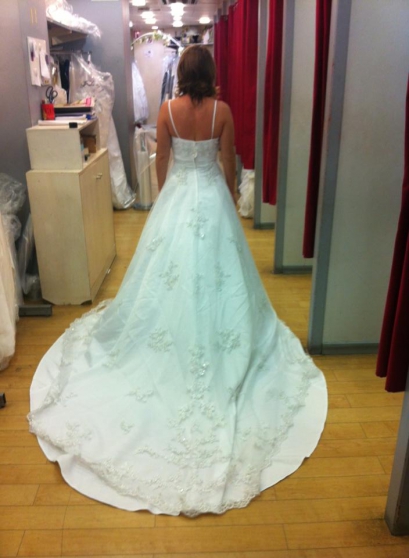 Annonce occasion, vente ou achat 'robe de marie toute neuve'