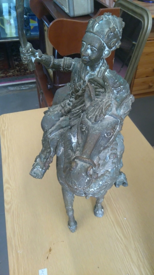 cheval et guerrier en bronze