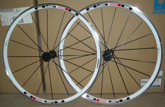 Annonce occasion, vente ou achat 'Roues Shimano RS30 blanches neuves'