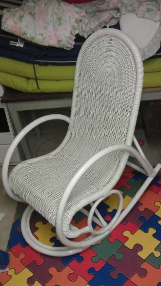 Magnifique rockin chair en rotin blanc