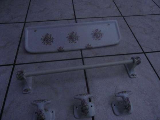 accessoires salle de bain en porcelaine