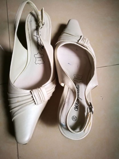 Annonce occasion, vente ou achat 'CHAUSSURE FEMME BEIGE POINTURE 39'
