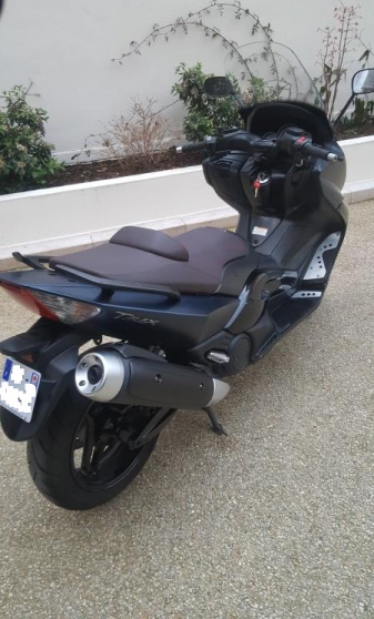 Annonce occasion, vente ou achat 'TMAX NIGHT MAX MOD 2011 entretien YAMAHA'