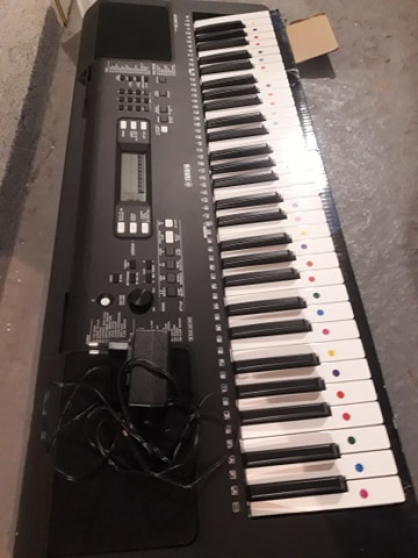 Piano électrique Yamaha modèle PSR-E363