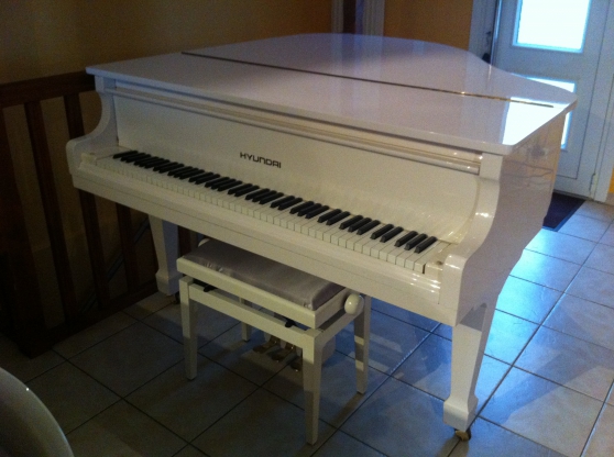 Annonce occasion, vente ou achat 'PIANO 1/4 queue HYUNDAI blanc G80'