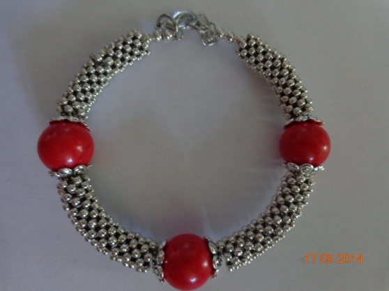Annonce occasion, vente ou achat 'bracelet tibet trois perles rouges'