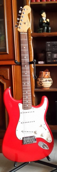 Annonce occasion, vente ou achat 'Fender stratocaster us hot rod red'