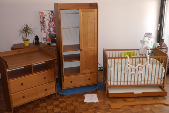Chambre enfant (Lit + armoire + commode)