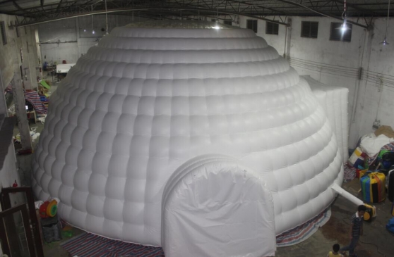 DÉSTOCKAGE igloo gonflable 153M2 neuf