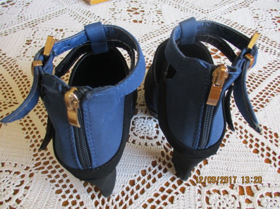 Annonce occasion, vente ou achat 'chaussures femme en daim noir & bleu'