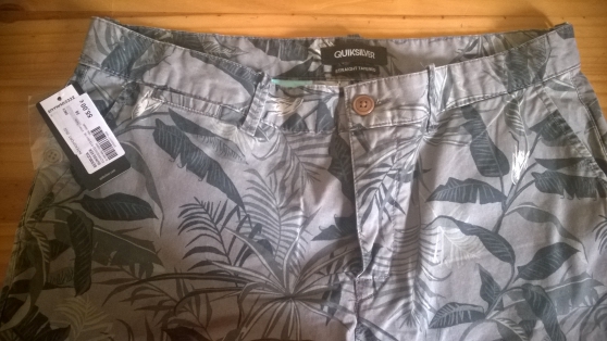 Annonce occasion, vente ou achat 'Bermuda neuf homme taille 36 Quiksilver'
