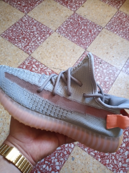 Annonce occasion, vente ou achat 'Adidas yeezy 350 pointure 42 . tat : Ne'
