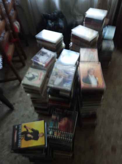 Gros lot de 360 dvds, & cds (urgent)