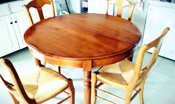 Vend table ronde salon avec chaises - Photo 2