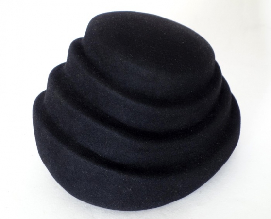Annonce occasion, vente ou achat 'Chapeau original en feutre noir.Liesbeth'