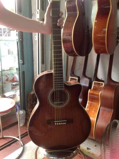 Annonce occasion, vente ou achat 'Guitare Classique folk fait main Luthier'