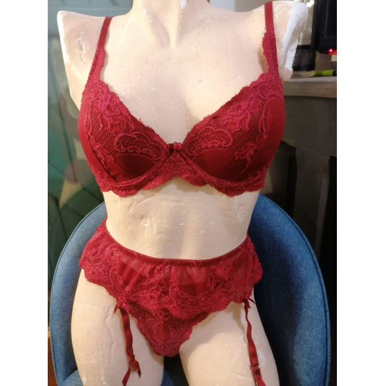 Annonce occasion, vente ou achat 'Ensemble lingerie 3 pices rouge 90C'