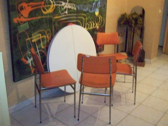 Annonce occasion, vente ou achat 'table et 4 chaises style Roche Bobois'