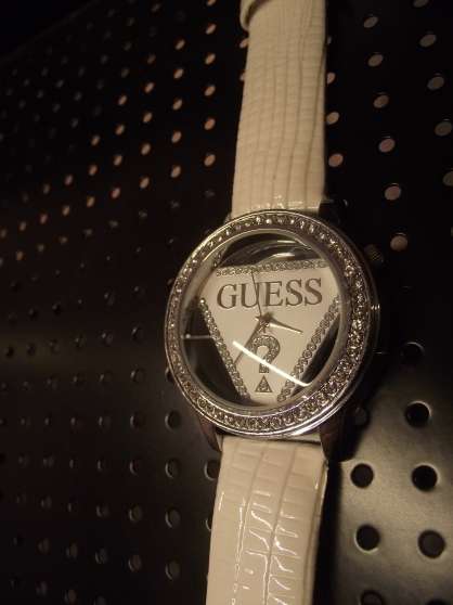 Annonce occasion, vente ou achat 'montre guess blanche'