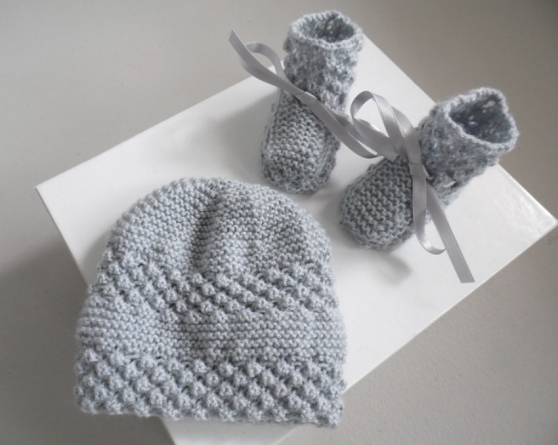 Annonce occasion, vente ou achat 'Bonnet chaussons GRIS tricot laine fait'