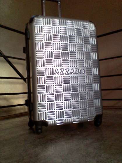 Annonce occasion, vente ou achat 'valise azzaro'