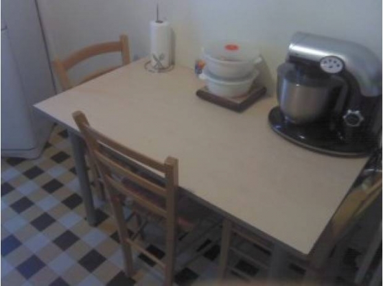 Annonce occasion, vente ou achat 'table de cuisine avec ces quatre chaises'