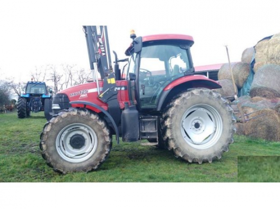Un Tracteur MXU 125 PRO